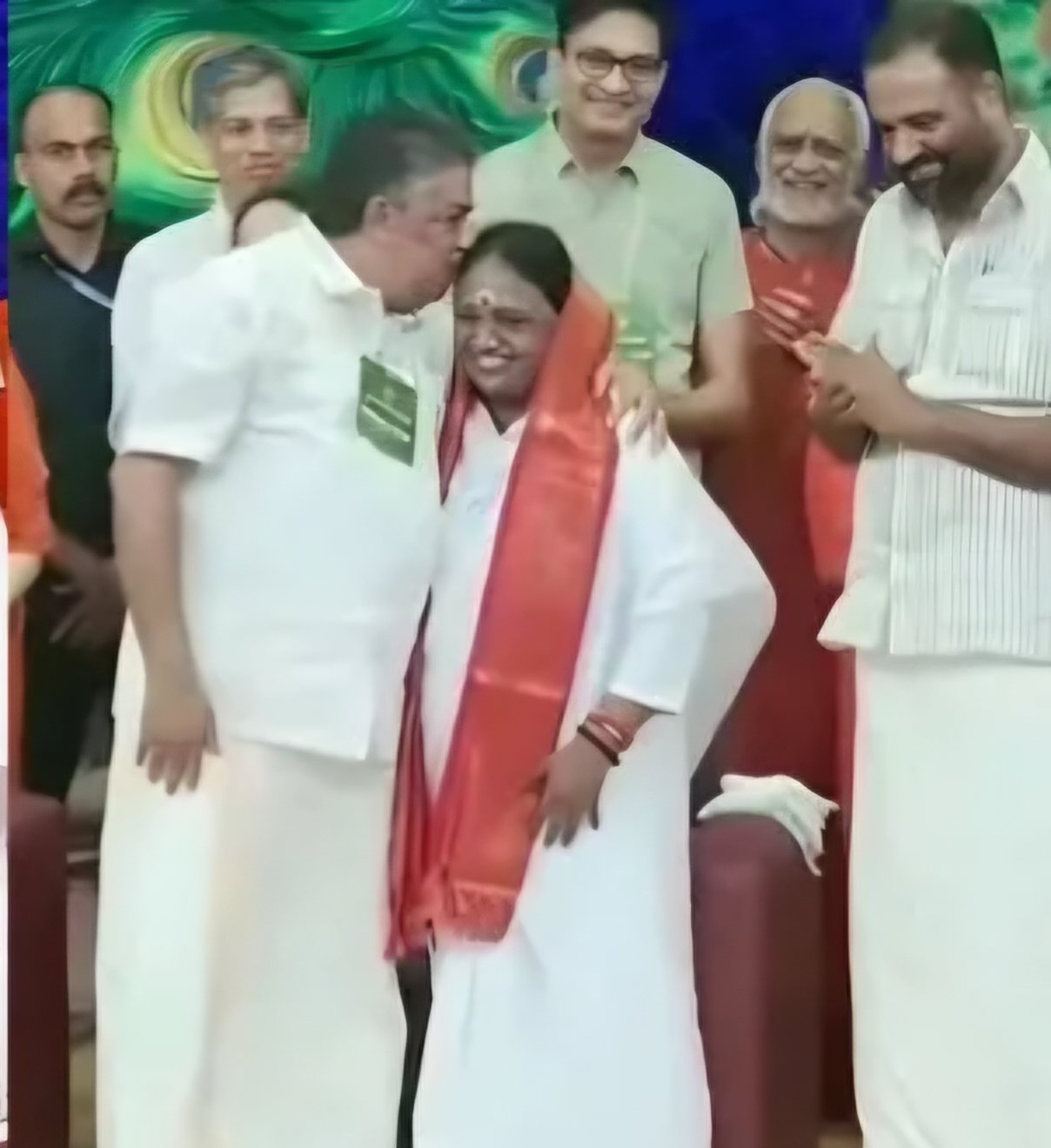 Saji Cheriyan kissing Amma